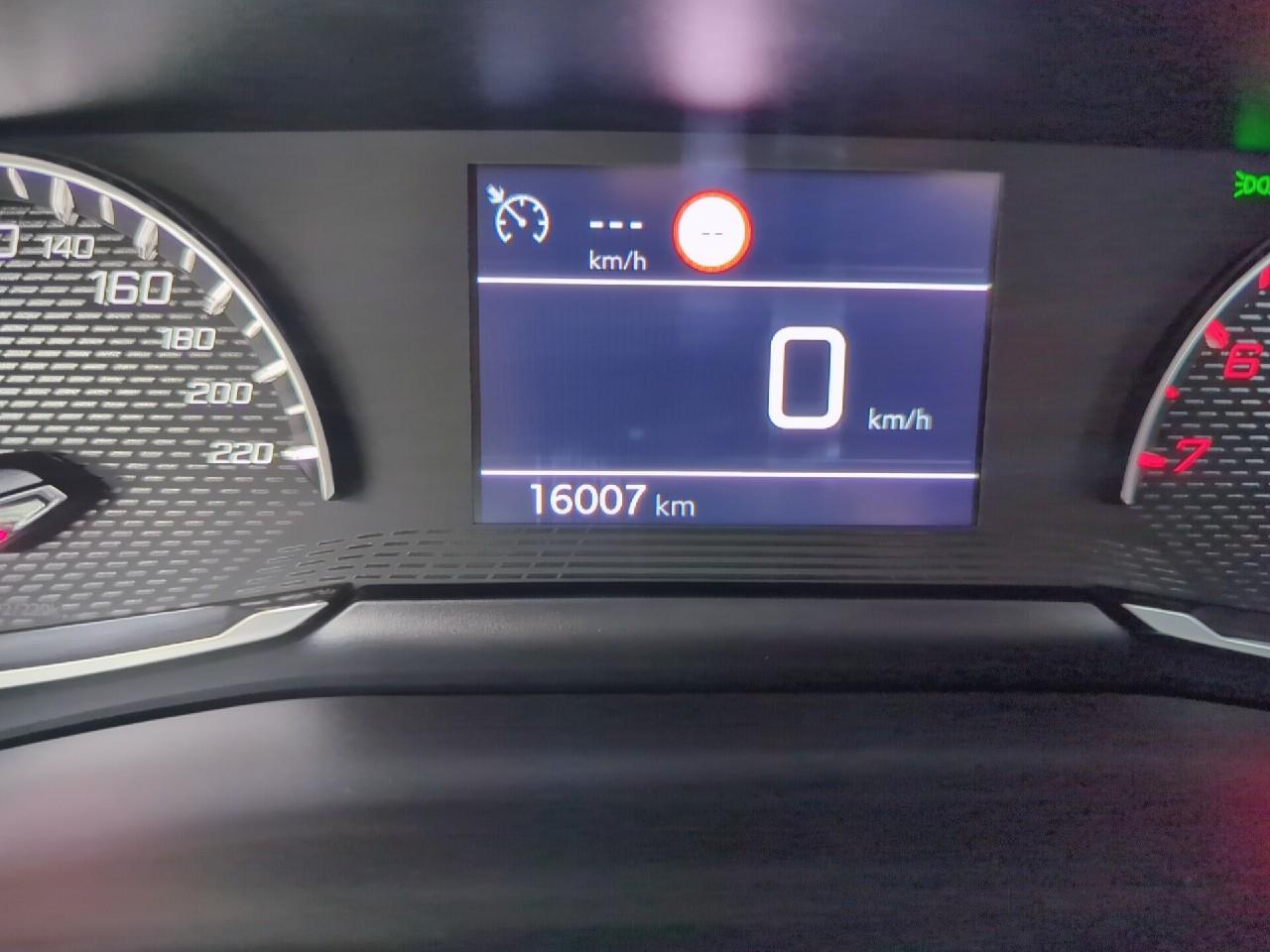 Peugeot 2008 100 s&s bvm6 style — photo 23