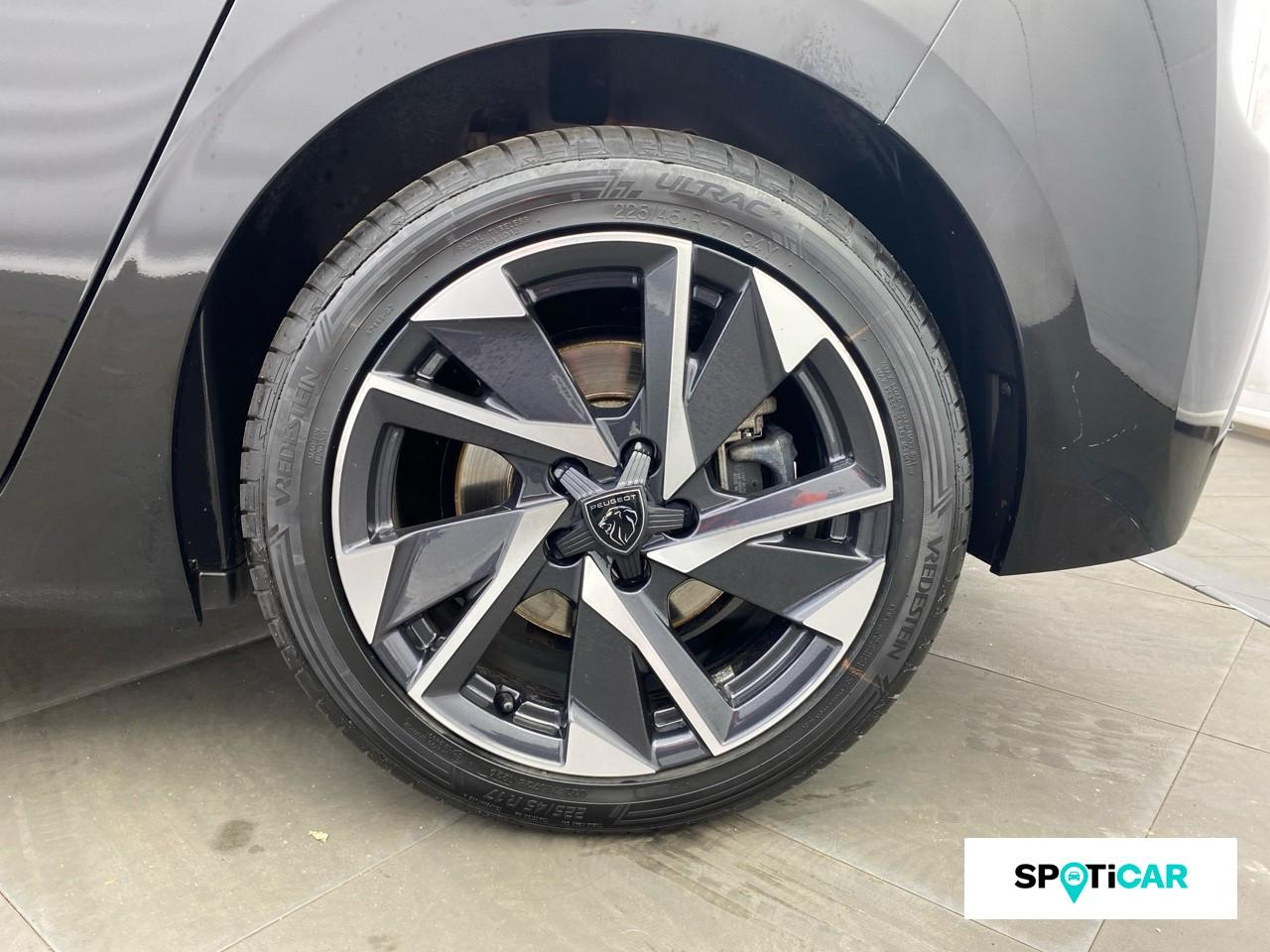 Peugeot 308 phev 180ch allure pack e-eat8 — photo 11