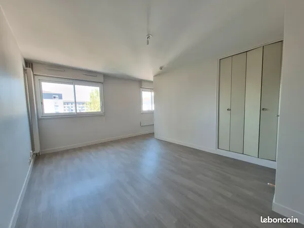 Joli studio de 32 m² avec belle pièce de vie - Tours sud