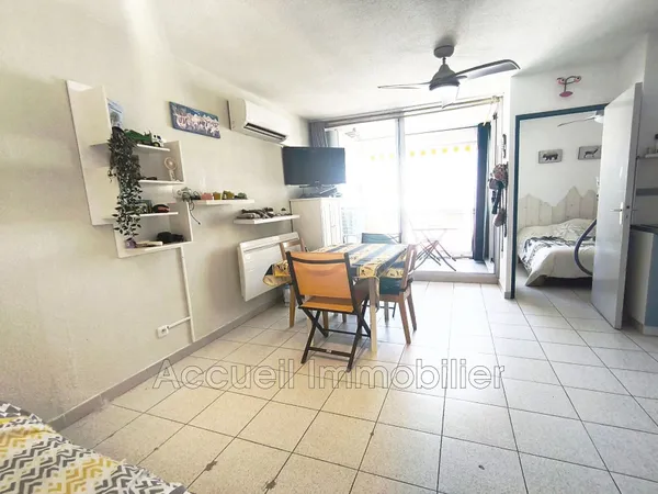 P2 au 3ème et dernier étage, vendu meublé, d'environ 26 m² +