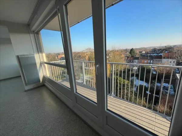 A VENDRE SECLIN appartement lumineux de 85m2 avec balcon