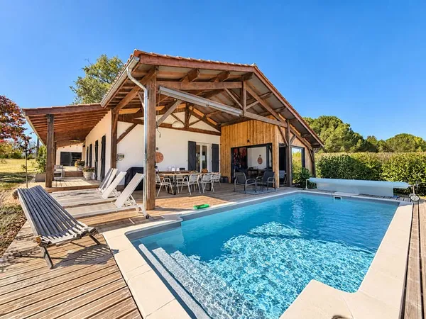 Belle maison restaurée avec piscine, proche Villeréal