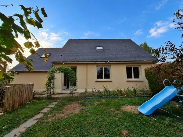 Servon-sur-Vilaine - Maison 3 chambres, bureau et jardin de 900 m²