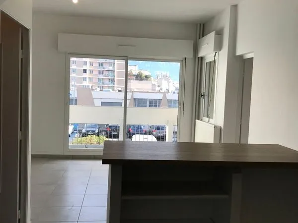 Grenoble - T2 de 50 m² avec parking, balcons et cave