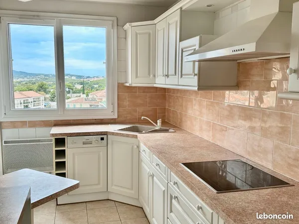 Appartement T3 72m2 lumineux balcon Toulon Bon Rencontre