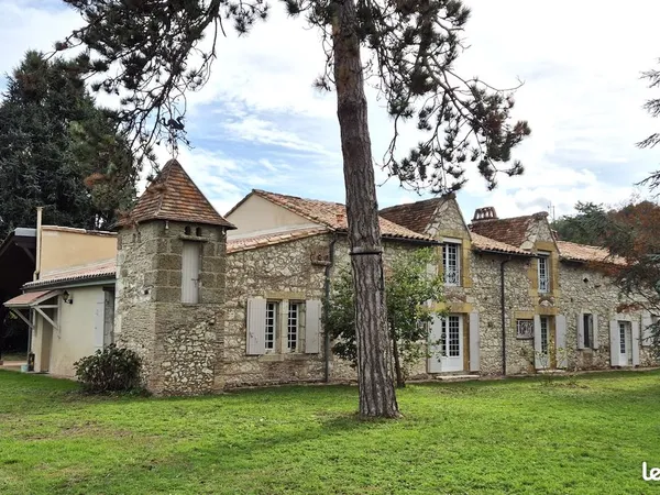 Maison - 11 pièces - 315 m²