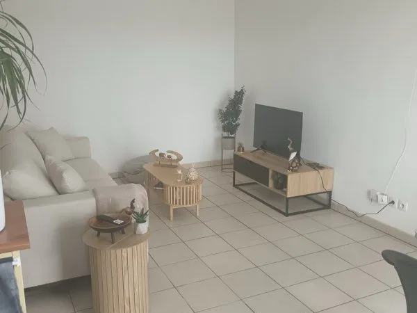 À LOUER - T3 de 59 m² avec balcon, parking privé et piscine