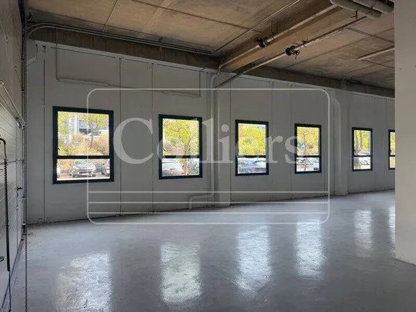 Local d'activité 240 m²