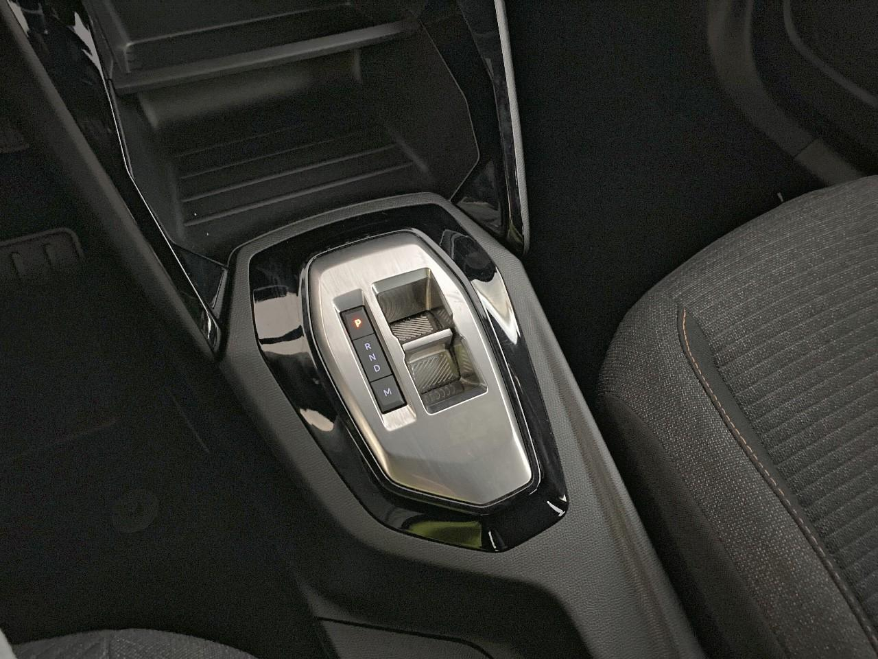 Peugeot 2008 hybrid 145 e-dcs6 style — photo 17