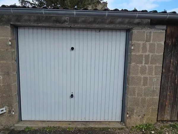 Box garage parking stockage 14m2 au sol garde meubles selfstockage