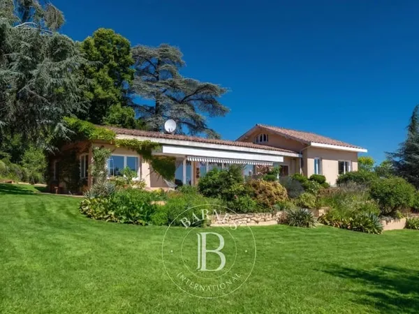 LENTILLY - Maison de 255 m² - 5 chambres - Parc de 8635 m² - Piscine , 1 véranda, garage double - 1 