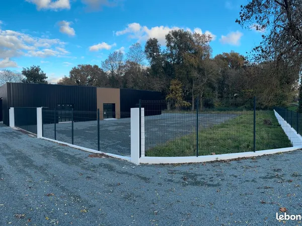 Bâtiment professionnel à louer