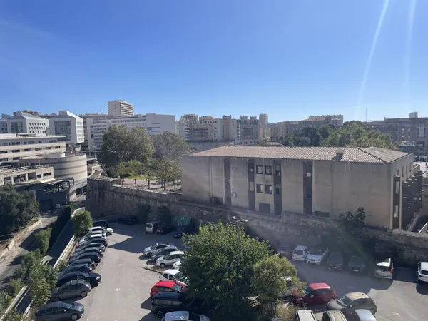 Appartement de type T4, très lumineux, vue dégagée, triple