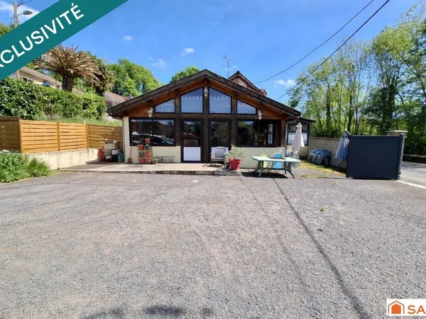 Maison sur 2 niveaux, 5 pièces, 3 chambres, 210m2 et garage
