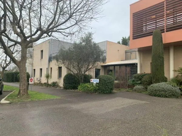 Bureaux 975 m²