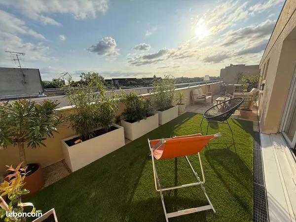 Appartement de 85m² meublé avec terrasse de 42m² et place de parking. Secteur hôpital Pellegrin/Stad