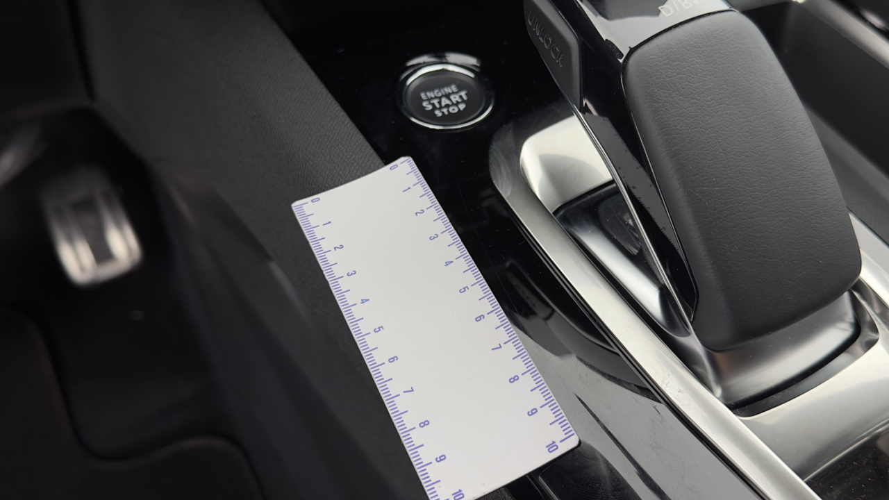 Peugeot 3008 Hybrid 225 e-EAT8 — photo 45