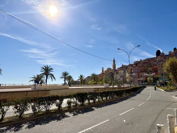 LOCAL 40 M2 GARAVAN