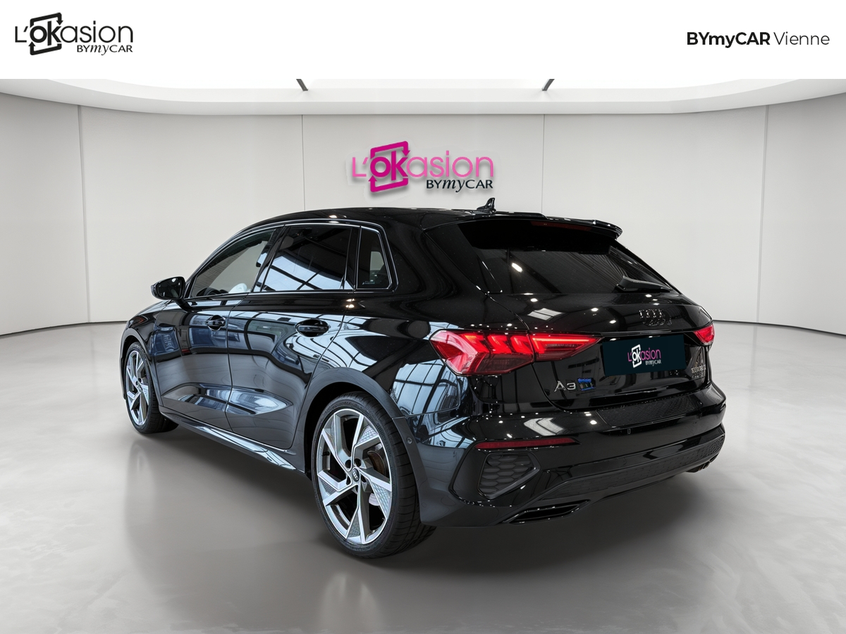 Audi A3 Sportback 35 TFSI Mild Hybrid 150 S tronic 7 — photo 3