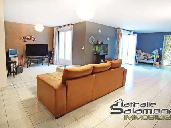 Maison 4 pièces 195 m²