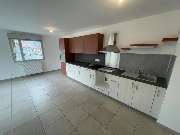 A louer appartement type T3 à Sales
