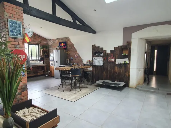 Maison 8 pièces 266 m²