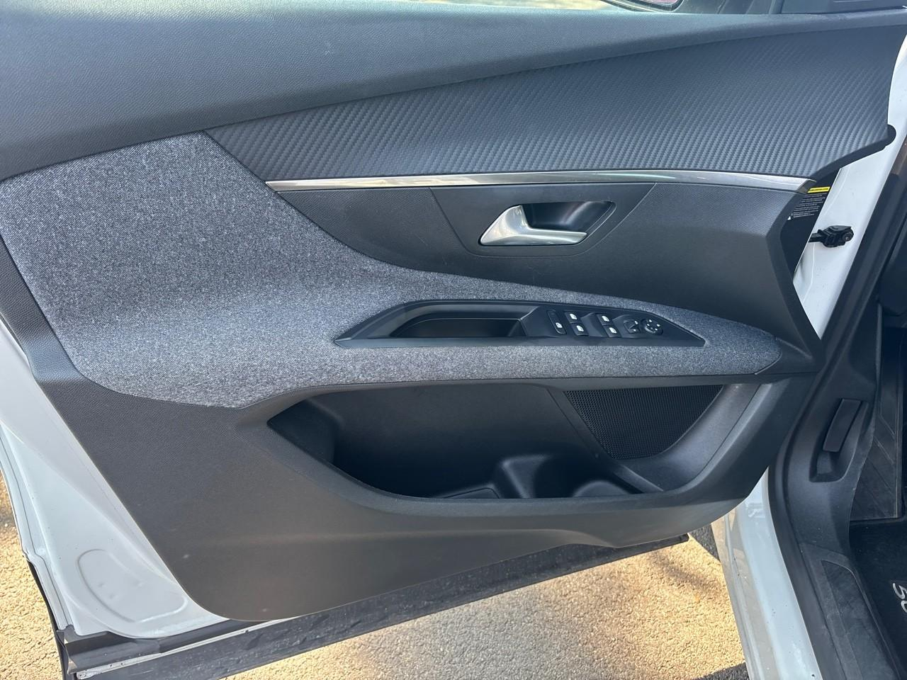 Peugeot 5008 puretech 130ch s&s bvm6 active — photo 9