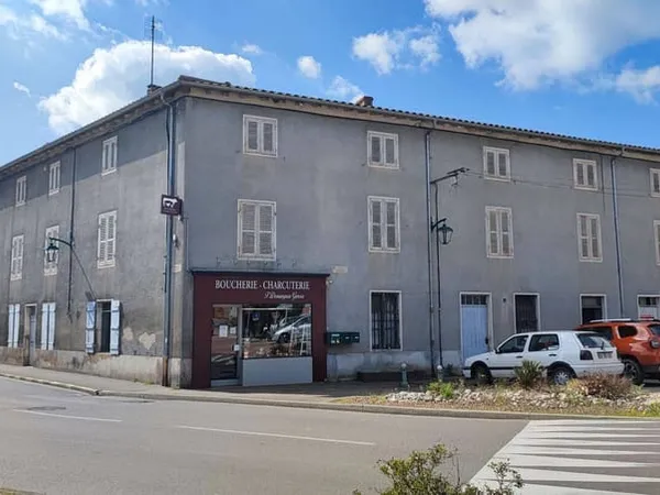 Local 596 m²