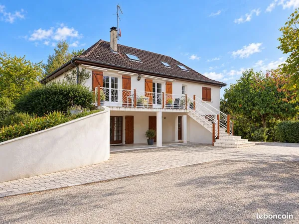 Maison - 130 m² - 6 chambres - Terrain arboré de 5 500 m² - Givry