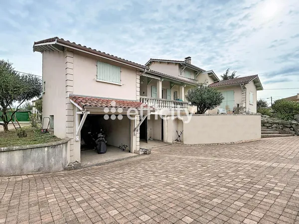 Maison 6 pièces 220 m²
