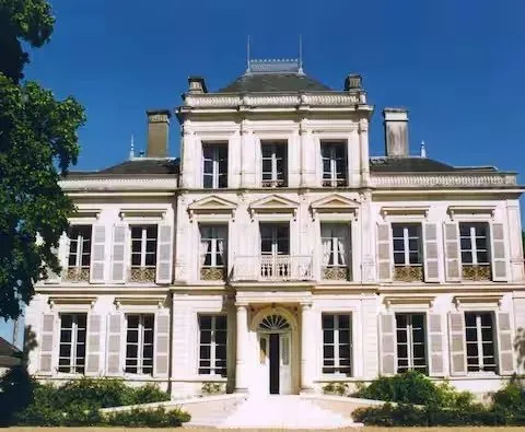 A 45 kms de Tours - Ravissante propriété du XIXème siècle avec plusieurs habitations, piscine et ten
