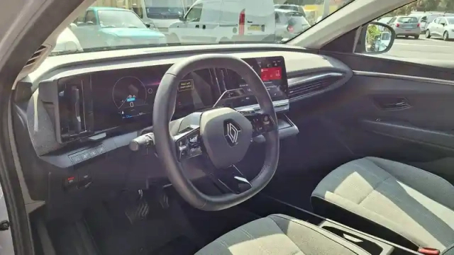 Renault Megane e-tech ev60 220 ch optimum charge — photo 11
