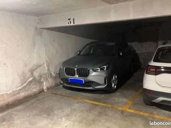 Place de parking Antibes quartier du port et de la gare