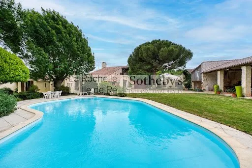 Propriété 9 pièces 319 m²