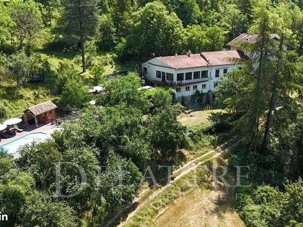 Hôtel particulier 688 m² Gréolières
