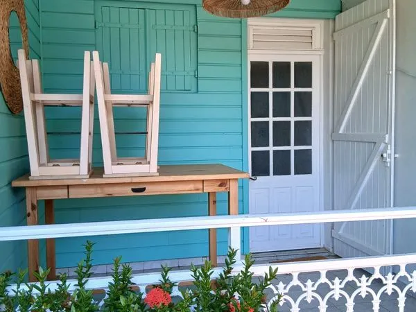 Bungalow F2 de 2 lits, meublé avec Clim, piscine et parking