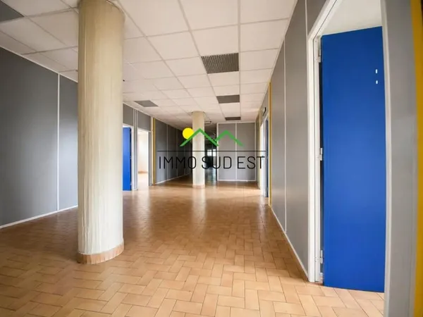 Local commercial modulable de 330 m² -AUBENAS - CENTRE-VILLE