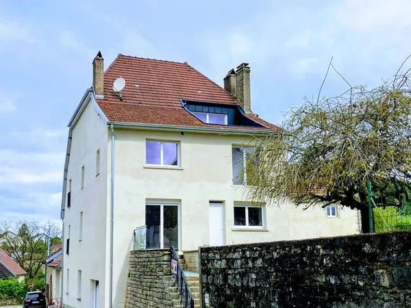 Appartement T2 avec balconnet, 2 parkings & cave