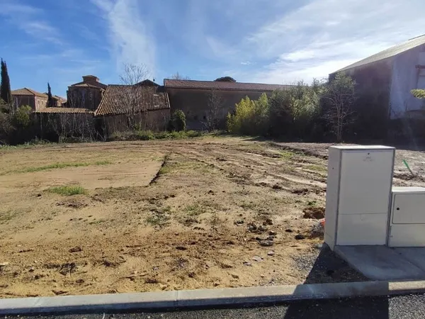 Terrain 246 m²