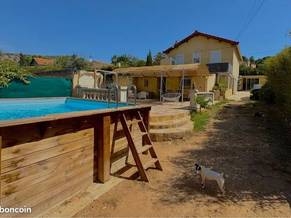 Bas de villa - Jardin et piscine indépendants - 3 pièces 100m2 + dépendance 34m2