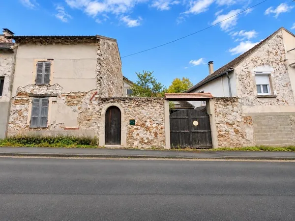 Réf. 2345 - Maison 3 chambres, jardinet et dépendance.