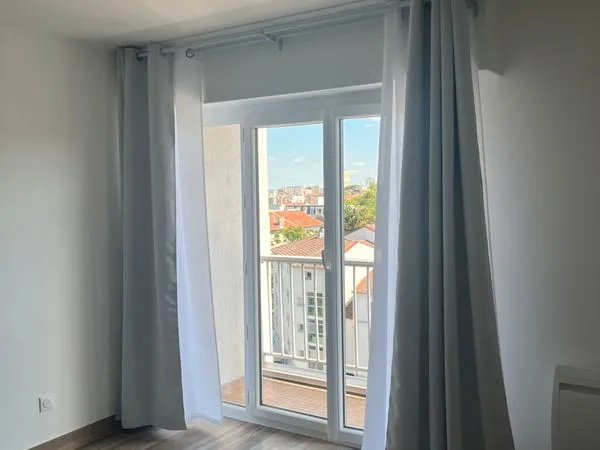 F2 neuf Nancy Poincaré avec Parking