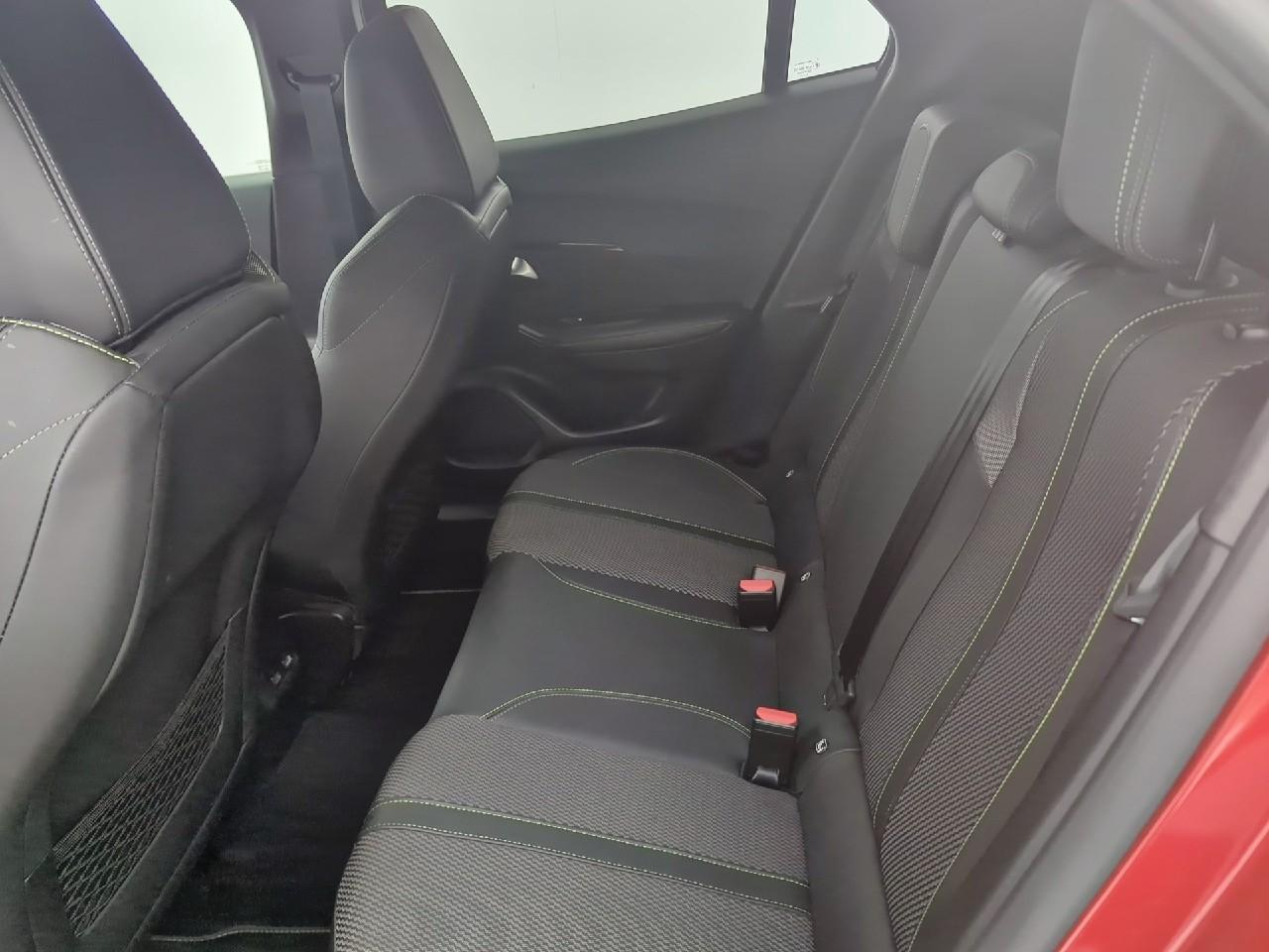 Peugeot 2008 puretech 130 s&s eat8 gt — photo 10