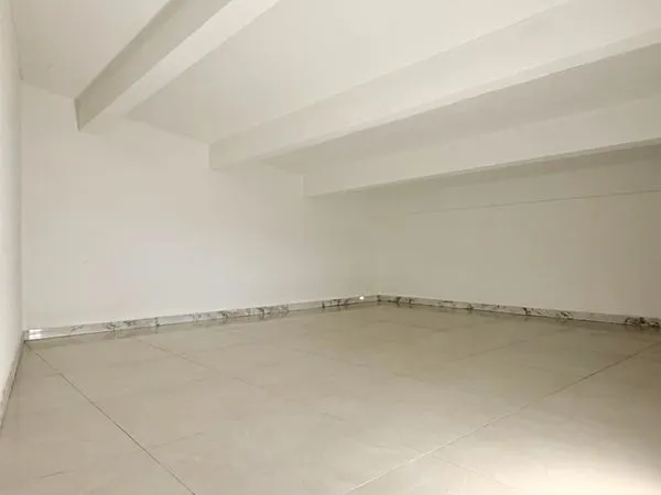 Local de stockage haut de gamme 30 m² au sol - Marseille 12e