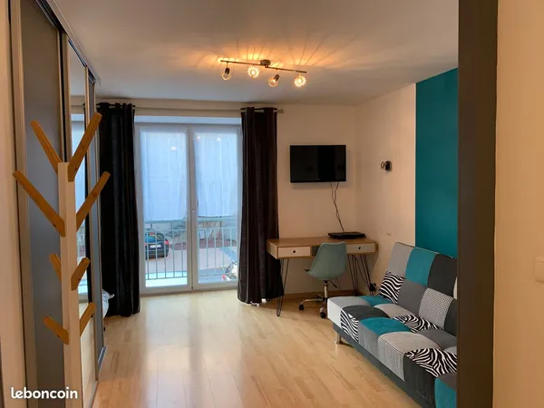 Studio meublé 30 m² + balcon, en plein coeur du centre-ville d'Yssingeaux