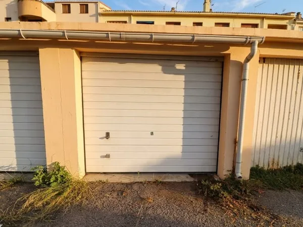 Garage La Lunette : Garage 16 m²