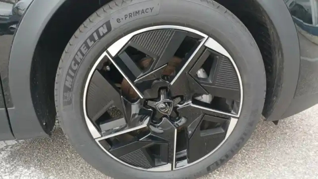 Peugeot 408 hybrid 145 e-dcs6 — photo 32