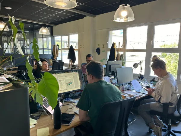 12 postes de travail dans un open space lumineux de 160m² à Montreuil proche Saint-Mandé & Vincennes