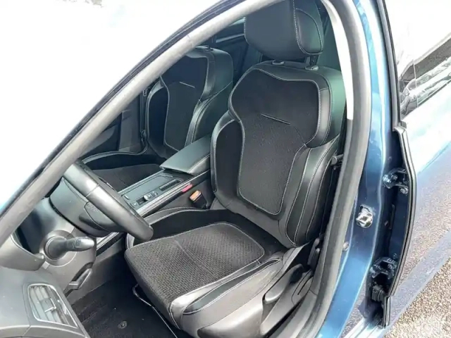 Renault Megane mégane iv estate tce 160 energy edc — photo 34