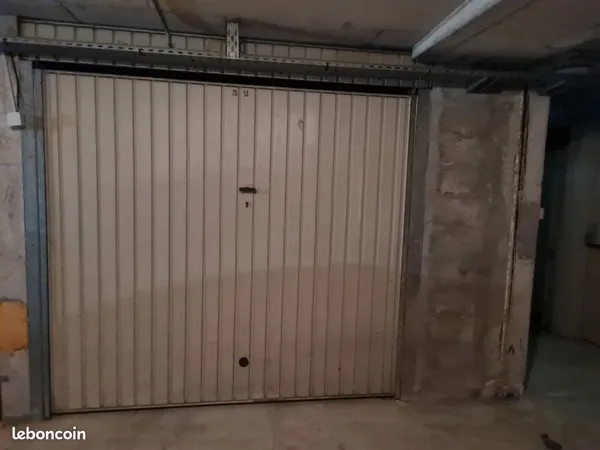 Garage Boulouris à vendre